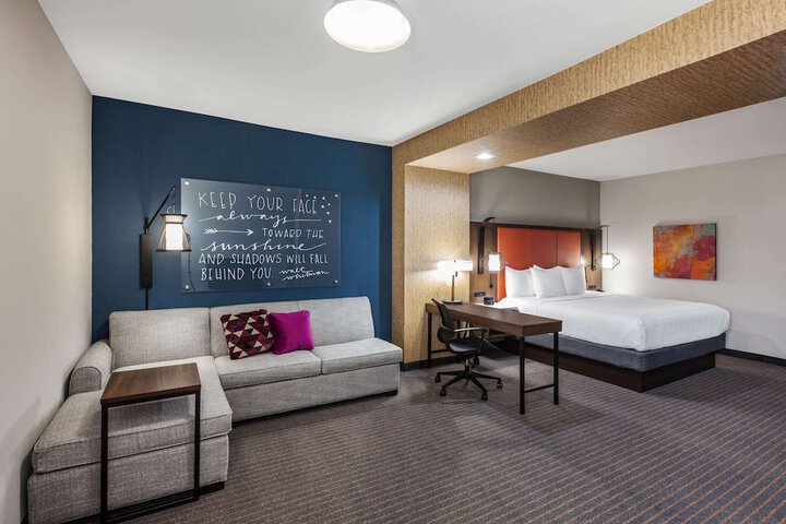 La Quinta Inn & Suites by Wyndham Houston East at Sheldon Rd