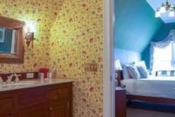 Room 128 of 151