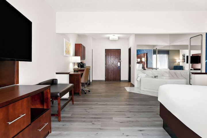 Room 30 of 47