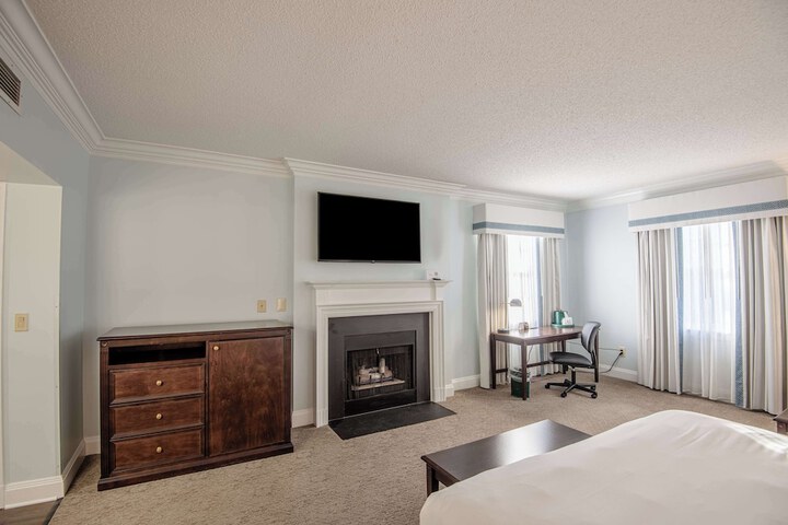 Room 25 of 166