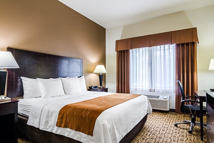 Comfort Inn & Suites Lawrence - University Area