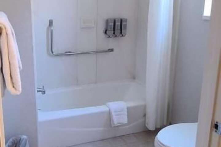 Room 12 of 27