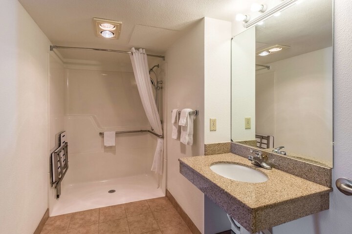 Room 14 of 30