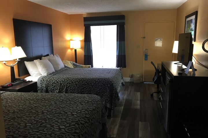 Room 12 of 25