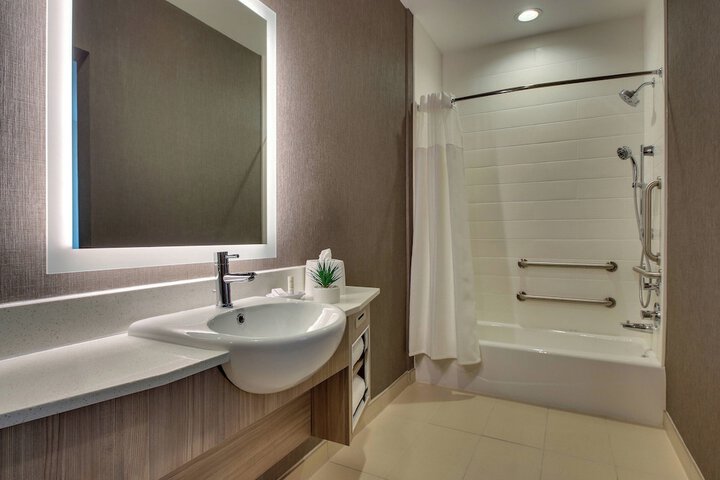 Room 15 of 27