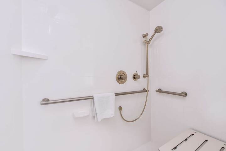 Room 15 of 37