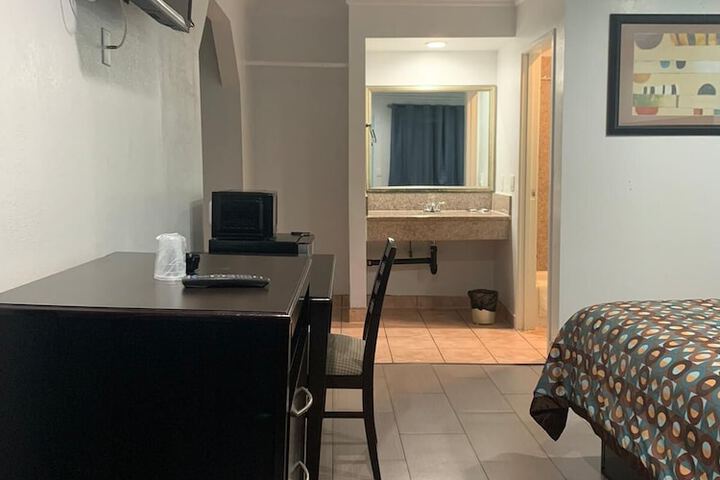 Room 14 of 33