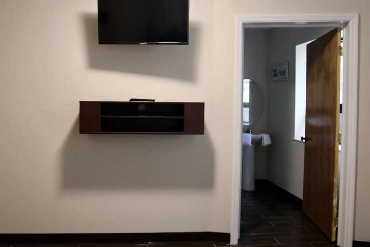 Room 53 of 66