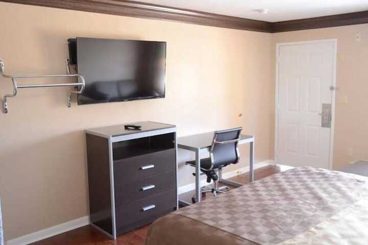Room 28 of 38