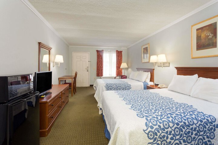 Room 9 of 13