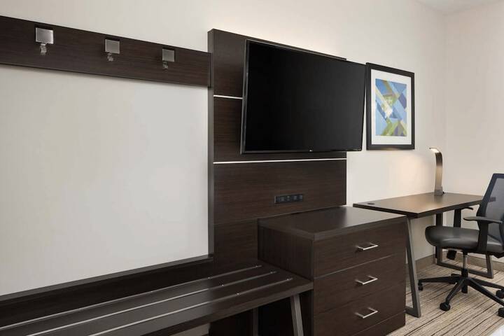 Holiday Inn Express & Suites Valdosta West - Mall Area by IHG