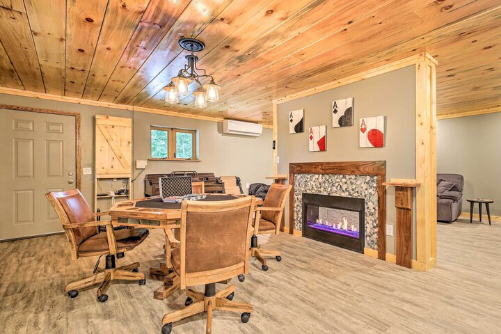 Hike & Zip-line: Red River Gorge Cabin w / Hot Tub!