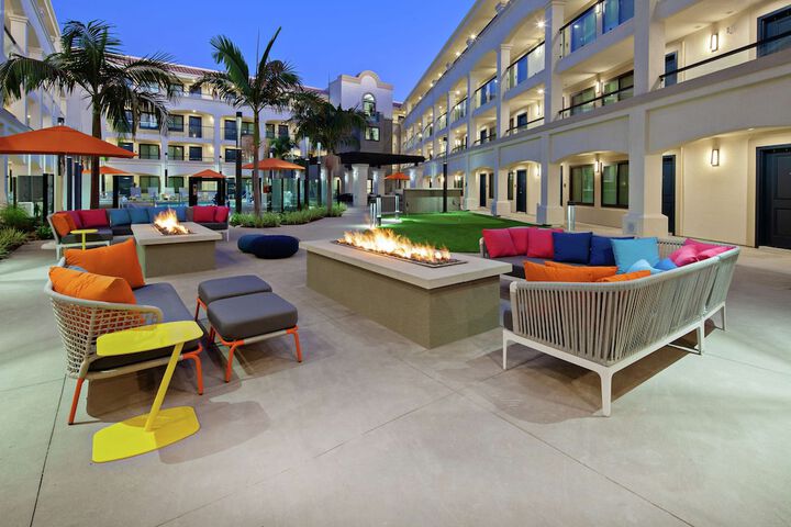 Hotel Exterior 47 of 50