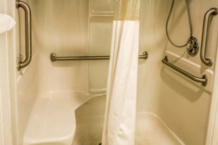 Rodeway Inn & Suites