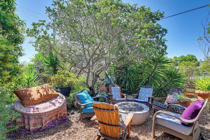 Bohemian Wonderland: Benicia Bungalow w / Pergola!