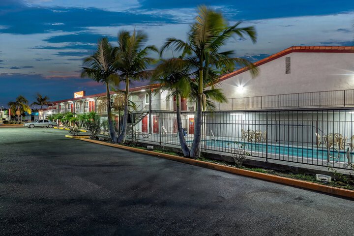 Red Roof Inn Los Angeles – Bellflower
