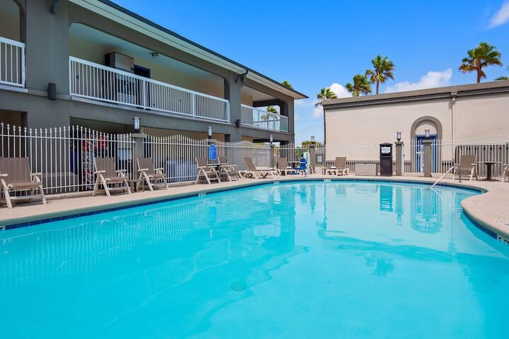 Pool 4 of 37