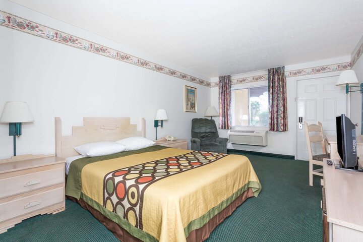 Super 8 by Wyndham Cottonwood
