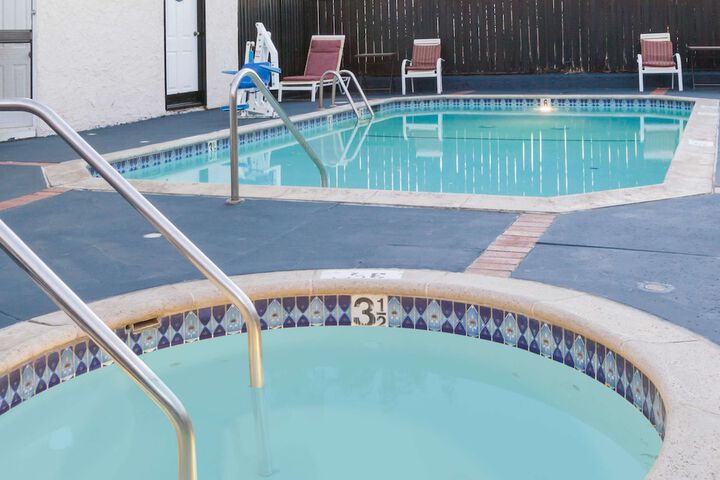 Pool 4 of 17