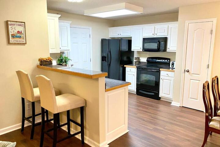 Spacious & comfy home in ultra-convenient location 2025 Traveller Award Winner