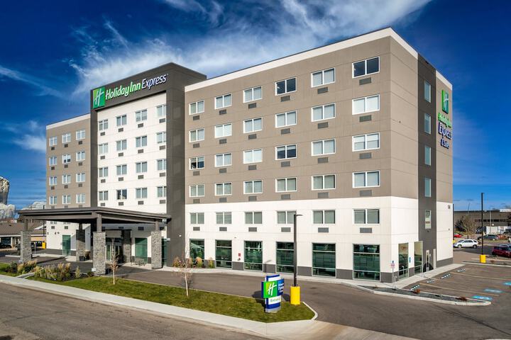 Holiday Inn Express & Suites Brandon by IHG
