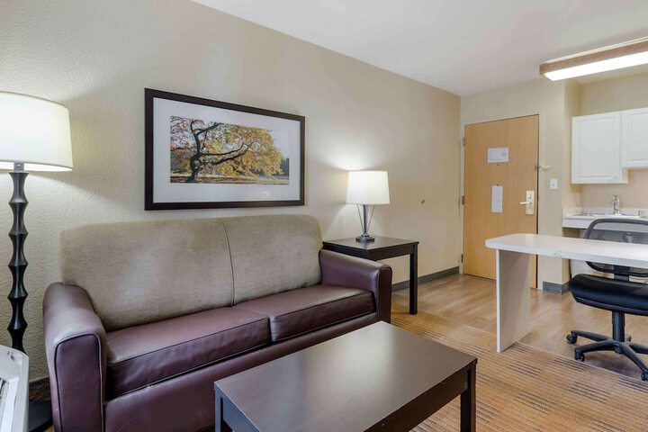 Room 16 of 27