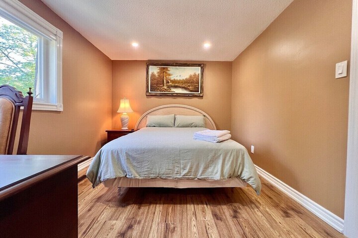 Cozy Home Near Transit & Hillcrest Mall with Free Parking