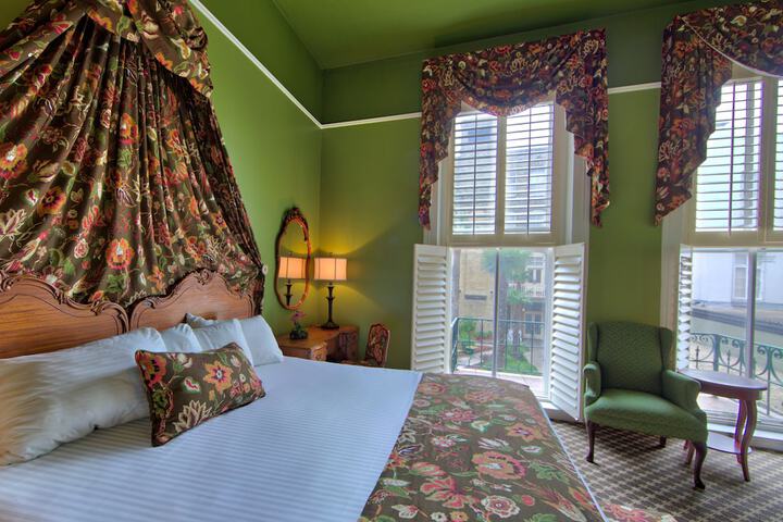 Room 25 of 69