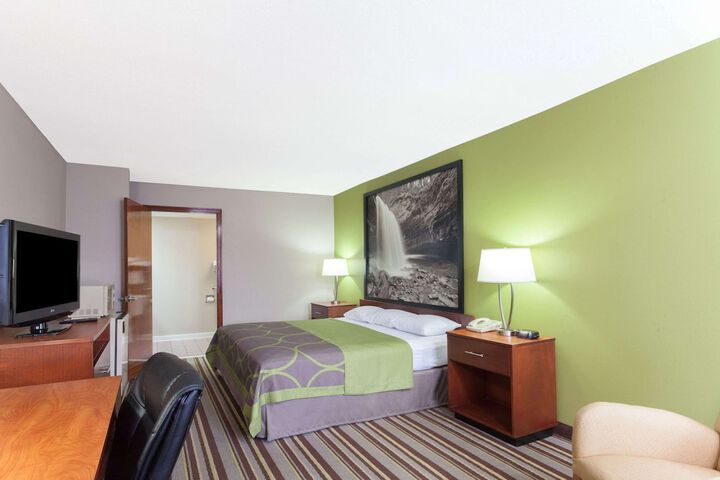 Room 8 of 19