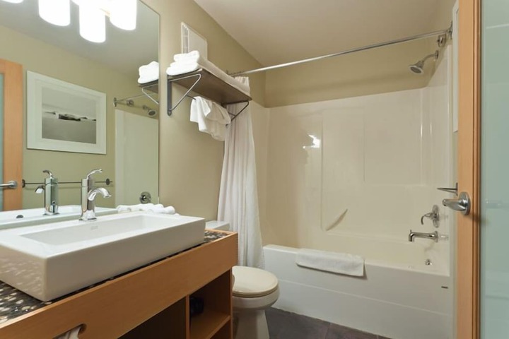 Room 16 of 39