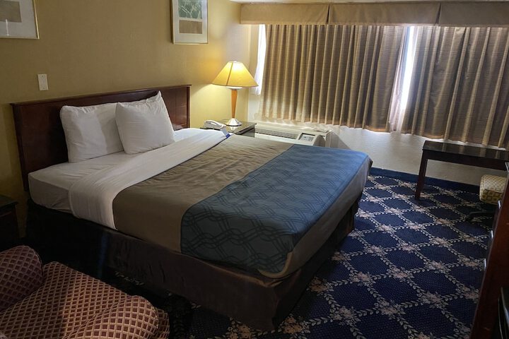 Room 8 of 40