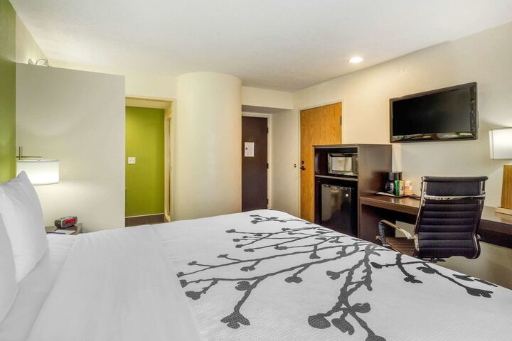 Room 13 of 27
