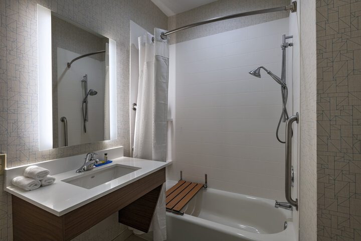 Room 9 of 28
