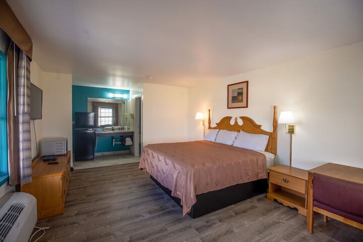 Economy Inn & Suites