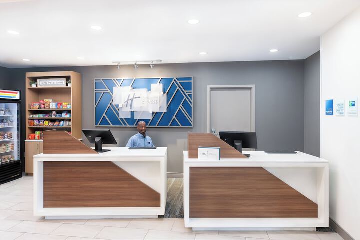 Holiday Inn Express Atlanta West - Theme Park Area by IHG
