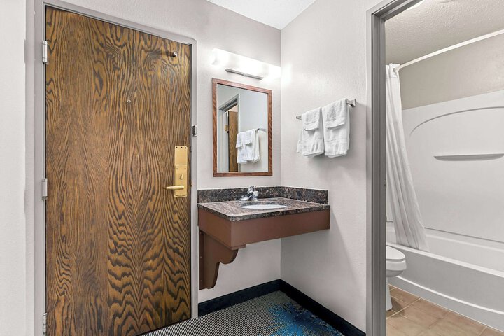 Room 26 of 40