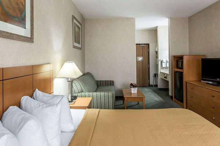Quality Inn at Collins Road - Cedar Rapids