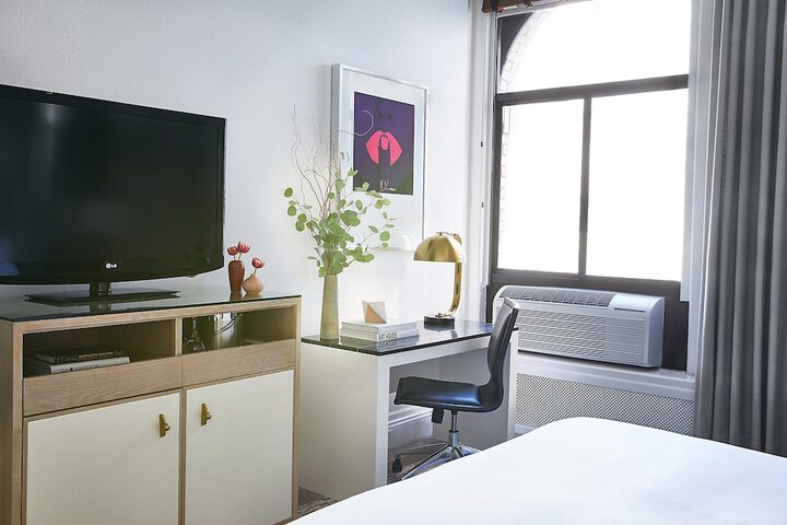 Room 21 of 38