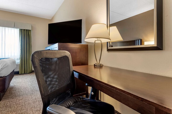 Room 7 of 33