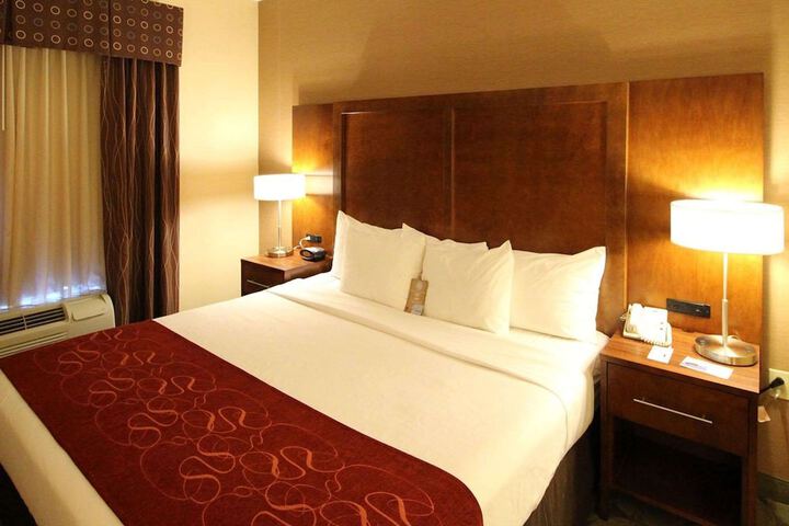 Comfort Suites Near University