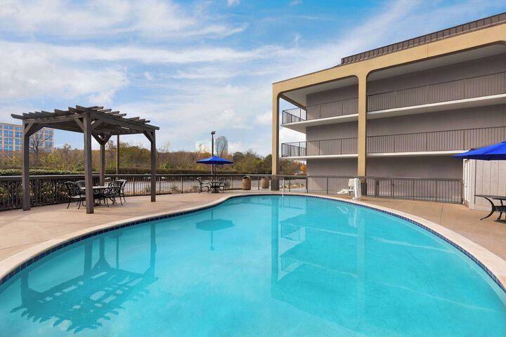 Pool 6 of 39