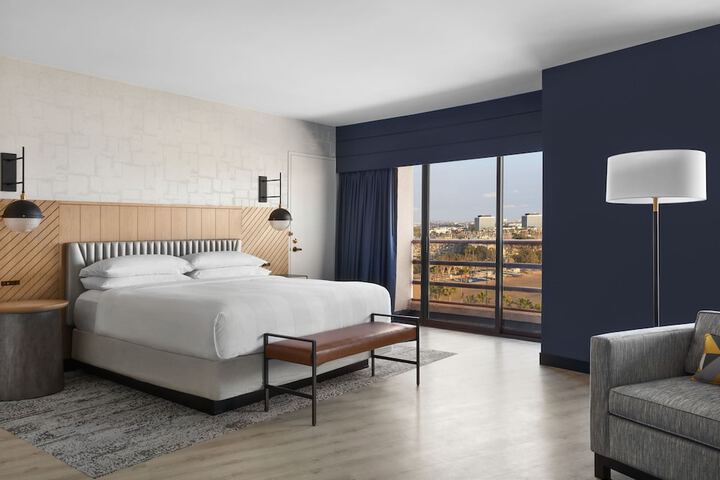 Room 42 of 106