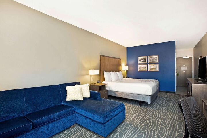 Room 32 of 61