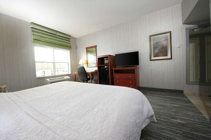 Room 13 of 27