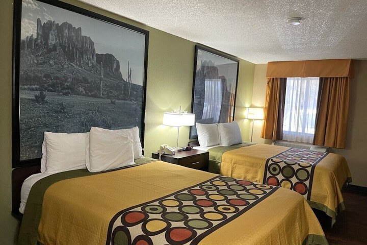 Room 6 of 25