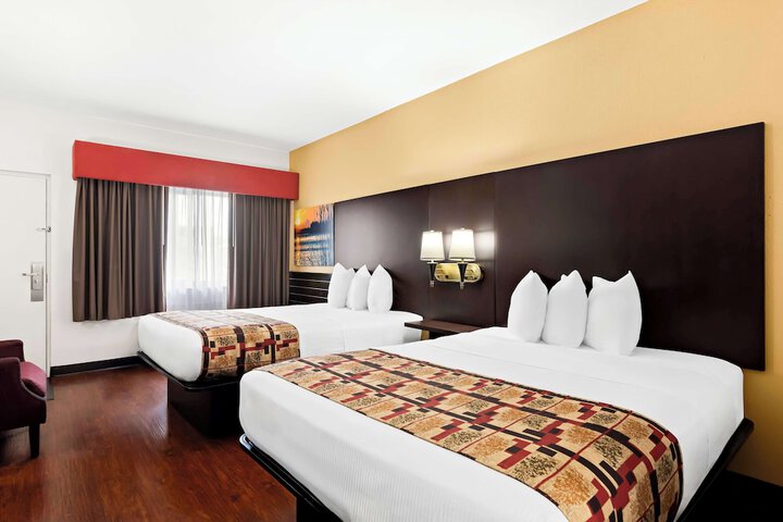 Room 9 of 27