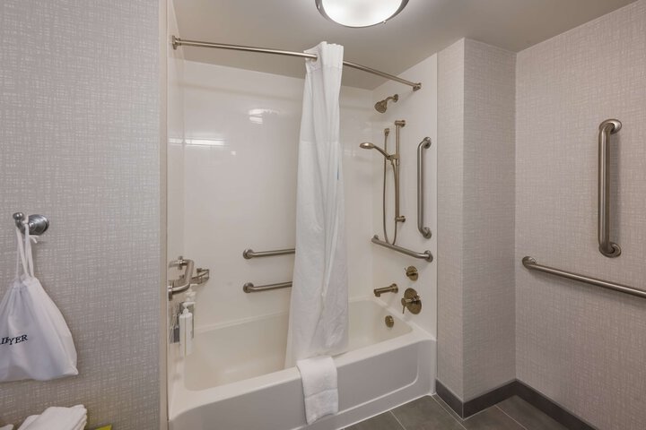 Hampton Inn & Suites Fredericksburg-at Celebrate Virginia