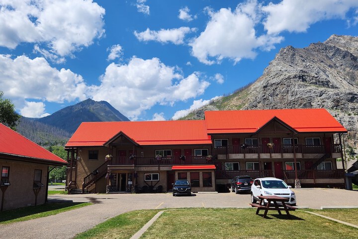 Aspen Village Inn