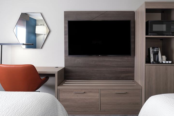 Holiday Inn Express & Suites Midwest by IHG