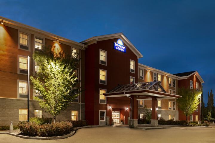 Days Inn & Suites by Wyndham Sherwood Park Edmonton